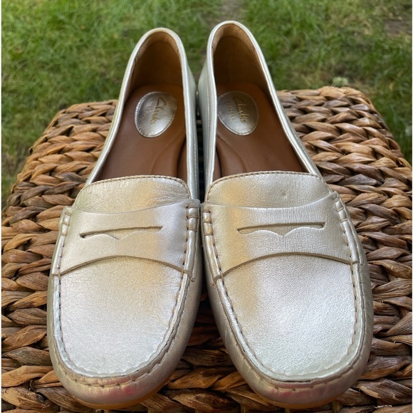 NEW Clarks Doraville Silver Leather Slip on Penny Loafer Driving Moccasin Shoes - Picture 4 of 10